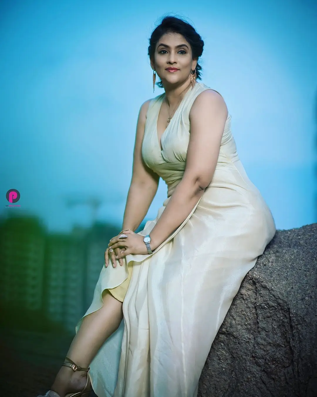 TELUGU TV ACTRESS GAYATRI BHARGAVI PHOTOS IN WHITE GOWN